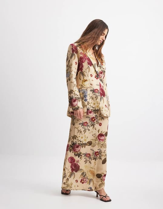 NA-KD maxikjol i linnelook med blommönster - Image 4