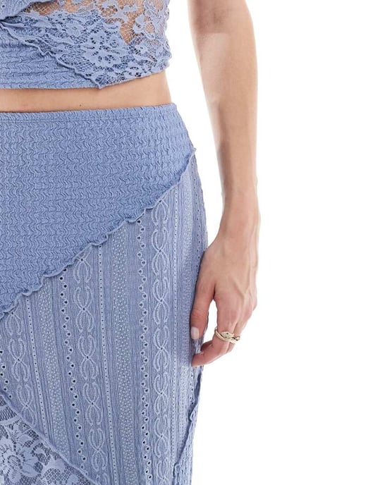 Miss Selfridge blandad textur plisserad maxikjol i blått - Image 3