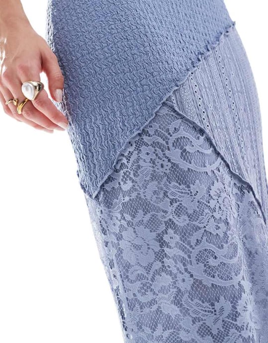 Miss Selfridge blandad textur plisserad maxikjol i blått - Image 4