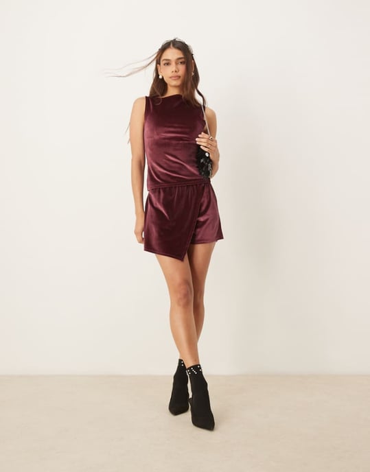 Miss Selfridge omslag över sammetskjorts i burgundröd - Image 1
