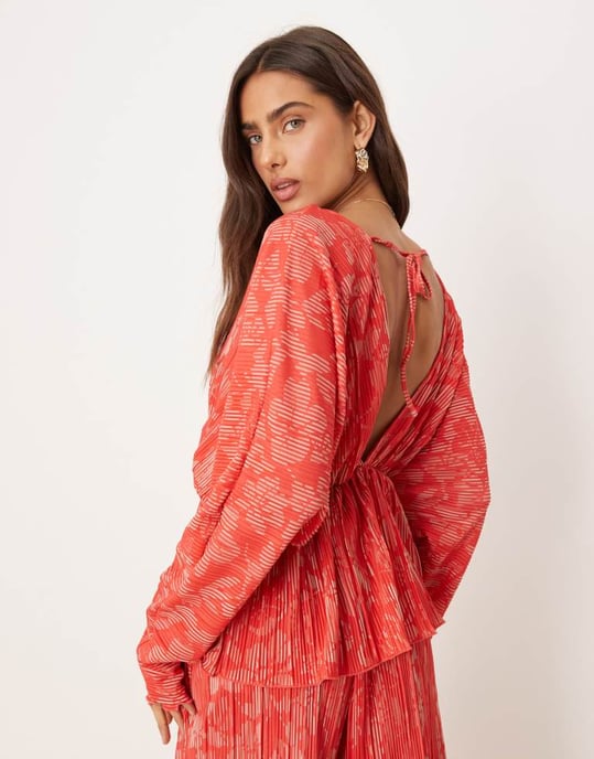 YAS floral printed plunge front plisse top co-ord in red and pink - Image 2