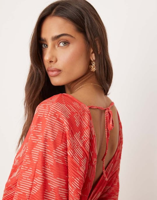 YAS floral printed plunge front plisse top co-ord in red and pink - Image 4