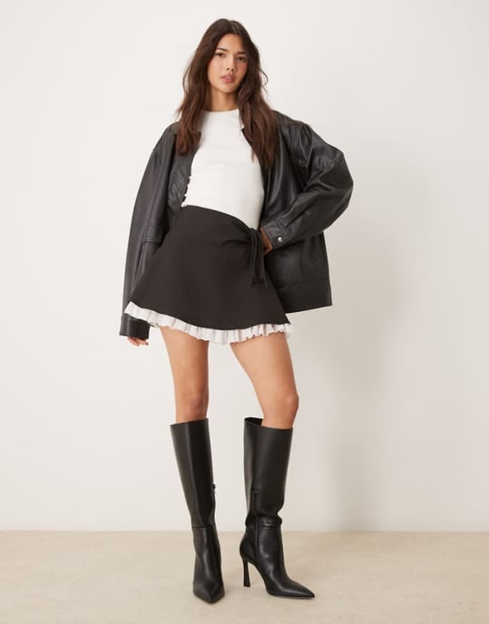 Miss Selfridge skräddarsydd lagerkjol med chiffonkant i svart - Image 1