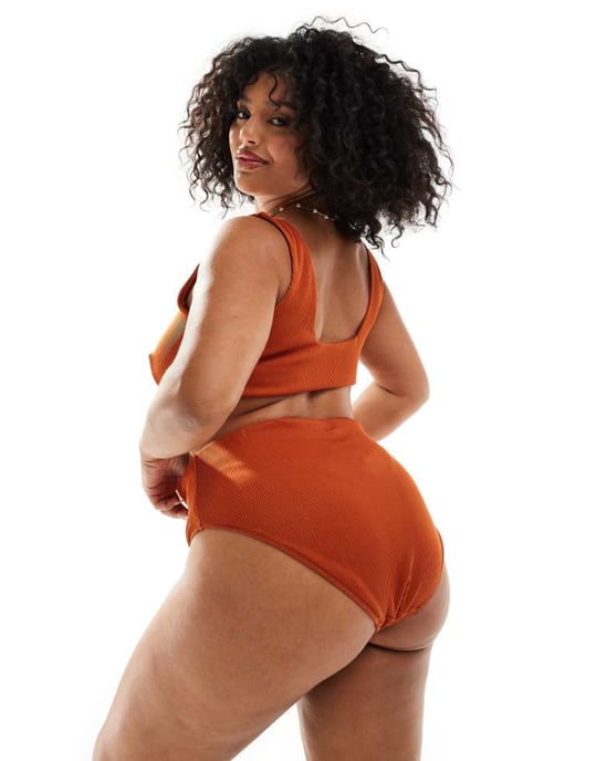 ASOS DESIGN Curve Emily ribbad högbenskjol med hög midja i rostfärg - Image 4