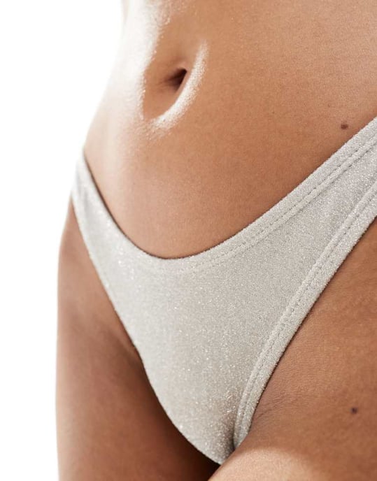 Cotton On högsidig brasiliansk bikinitrosa i metallisk - Image 2