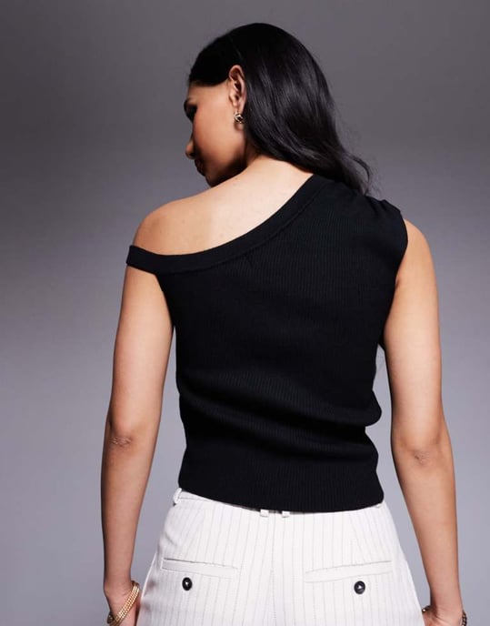 Kaiia exklusiv ribbad stickad off shoulder twist-detail crop top i svart - Image 2