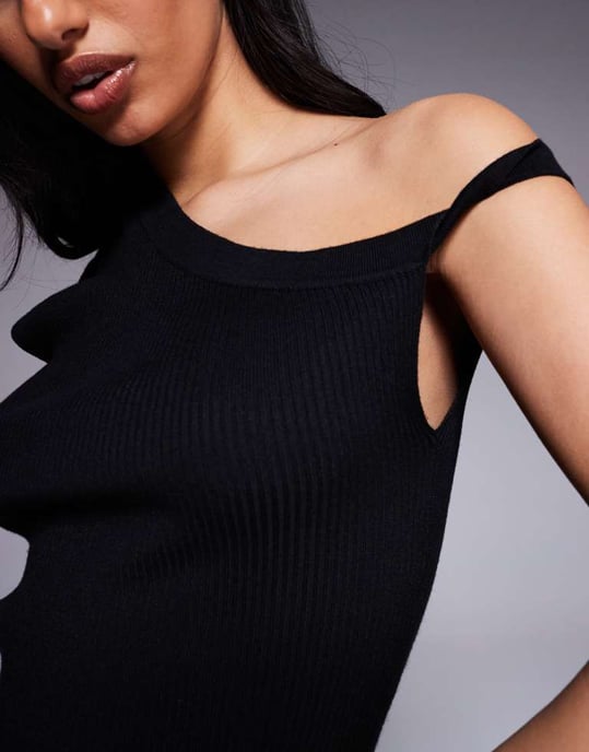 Kaiia exklusiv ribbad stickad off shoulder twist-detail crop top i svart - Image 3
