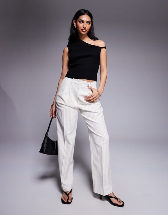Kaiia exklusiv ribbad stickad off shoulder twist-detail crop top i svart - Image 4