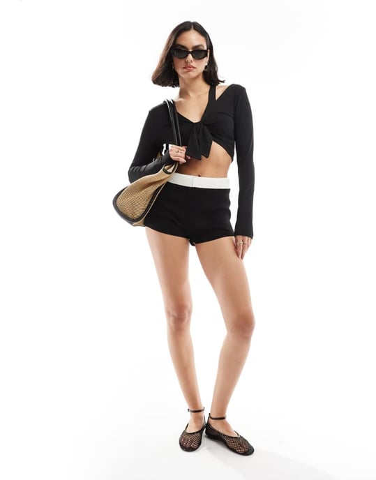 ASOS DESIGN långärmad topp med urklippt hals och knytframsida i svart - Image 3