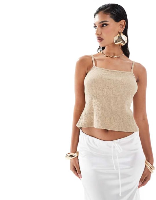 ASOS DESIGN texturerad rygglös topp med spagettiband i brun - Image 1