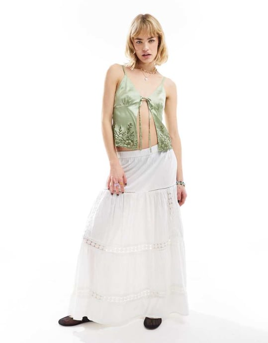 Återvunnen vintage cutwork topp med knytband fram i grön - Image 2