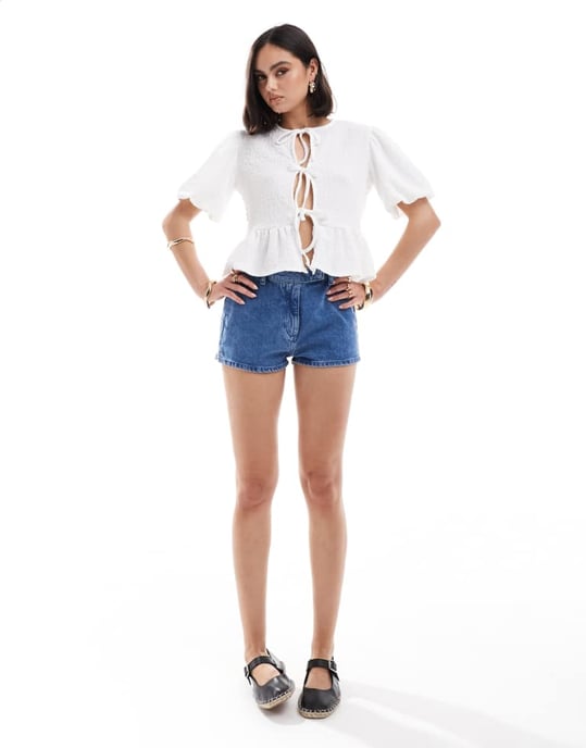 ASOS DESIGN texturerad volymärm knytfront topp i vitt - Image 3