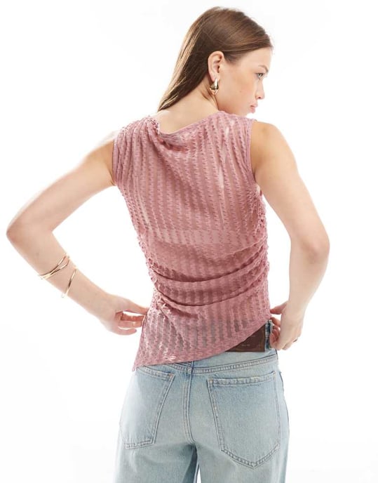 ASOS DESIGN vågig textur asymmetrisk topp i rosa - Image 2