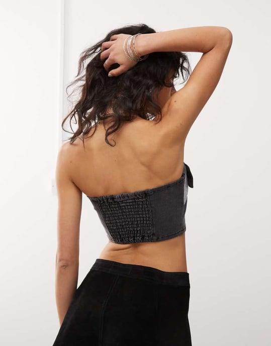 Monki denim bandeau crop top med bältesdetalj i tvättad svart - Image 3