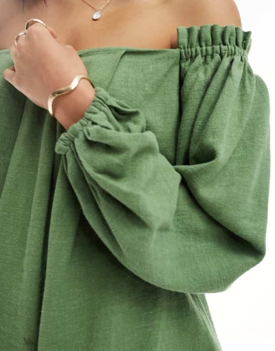 ASOS DESIGN linne-look off-shoulder veckad topp i khaki - Image 4