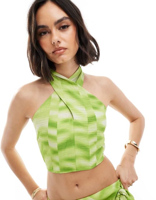 YAS halterneck crop top-set i grön batik - MGREEN - Image 1