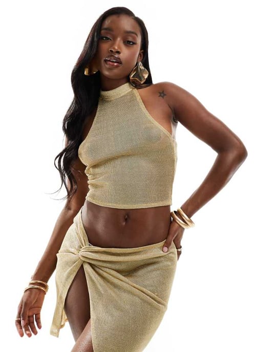 ASOS DESIGN co-ord jersey kedjemaila halterneck topp i guld - Image 1