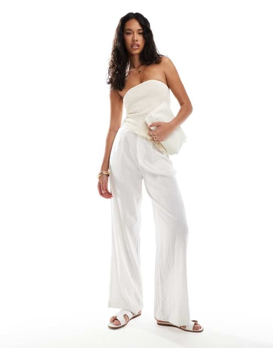 ASOS DESIGN texturerad bandeau-top i tan - Image 2