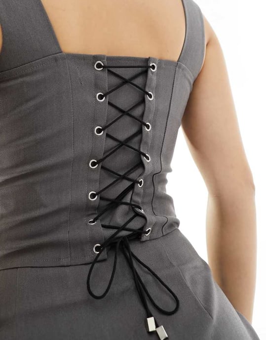 Kaiia exklusiv skräddarsydd fyrkantig halsringning corset med ryggdetalj topp co-ord i kolgrå - Image 2