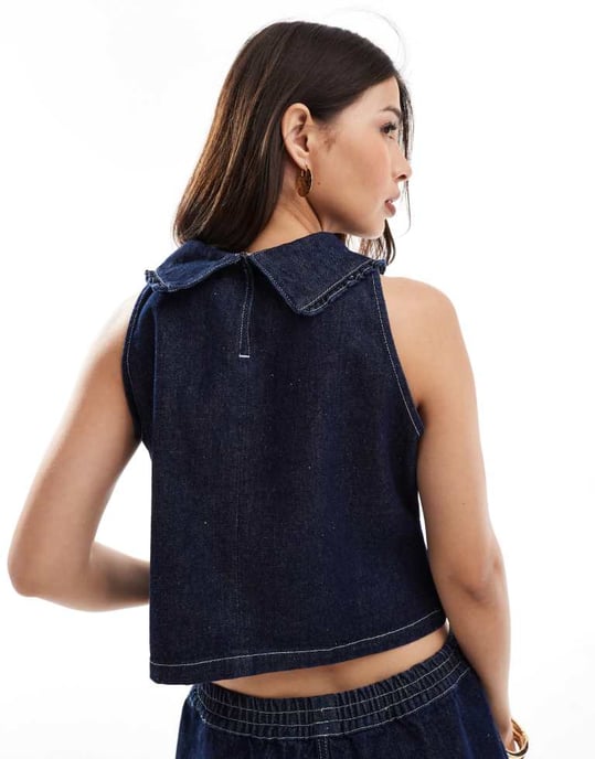 ASOS DESIGN denim topp med volangkrage i indigo - Image 4