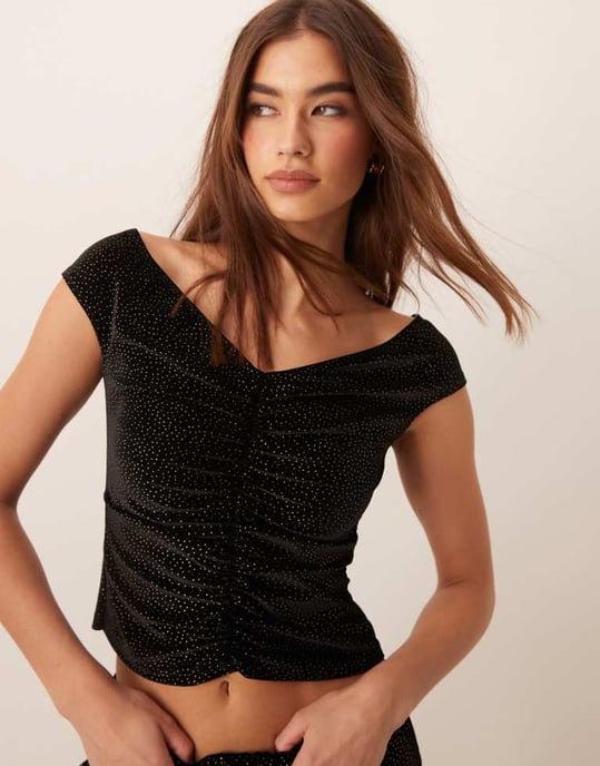 Miss Selfridge sammetsplagg med guldprickar, off-shoulder topp - Image 1