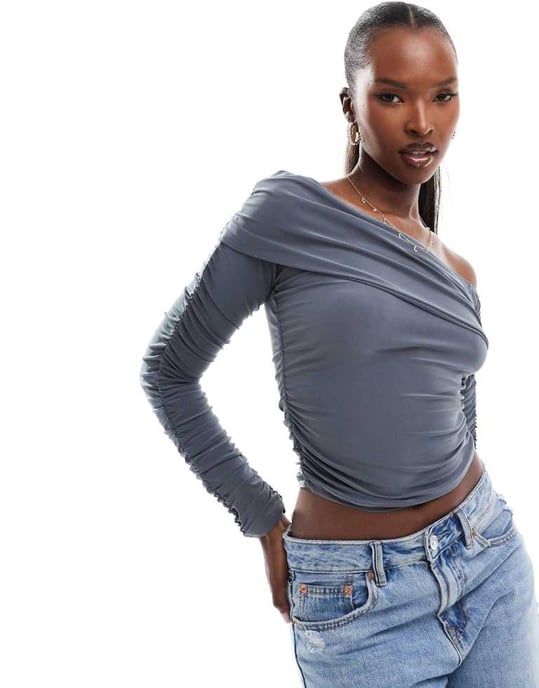 ASOS DESIGN slinky asymmetrisk hals rynkad ärmtröja i grått - Image 1