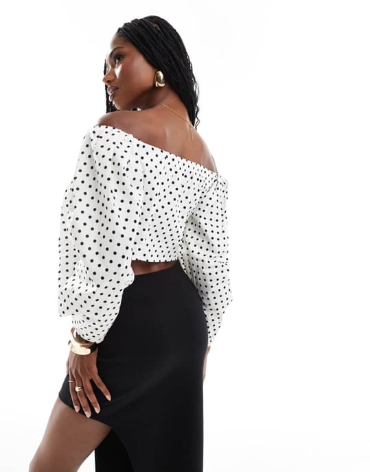 ASOS DESIGN topp med off shoulder i prickigt mönster - Image 4