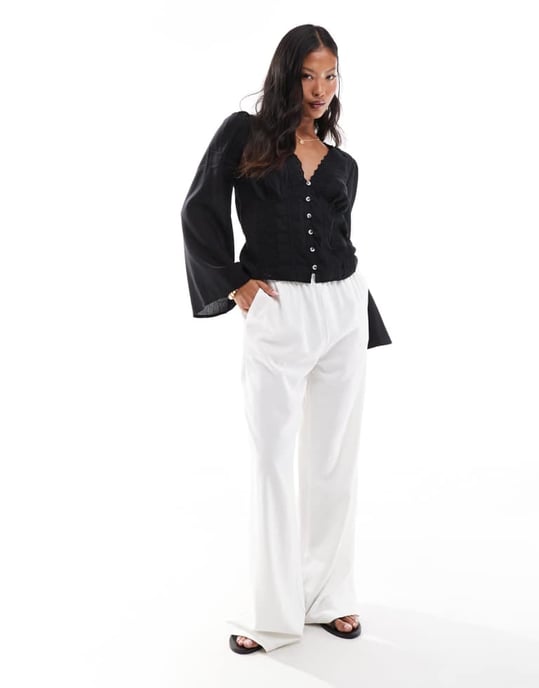 ASOS DESIGN Petite blus med spetsinsatser och knappar i svart - Image 2