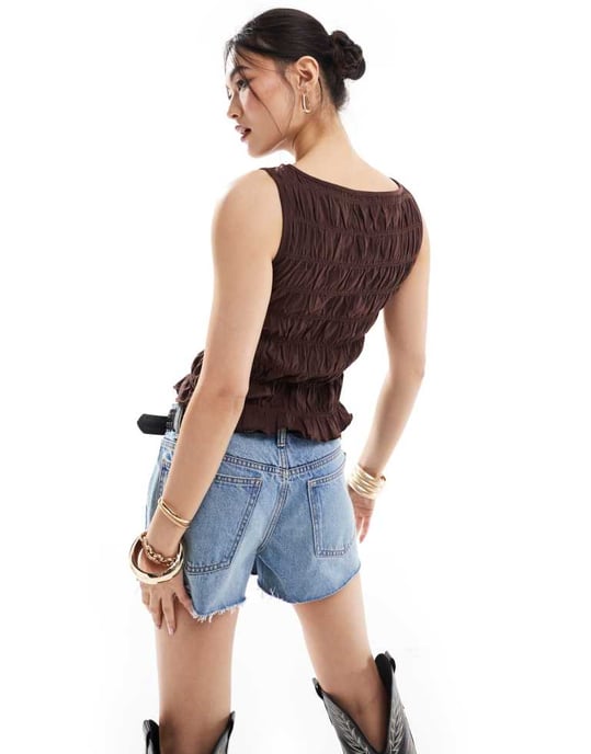ASOS DESIGN rynkad topp med snitt hals i choklad - Image 3