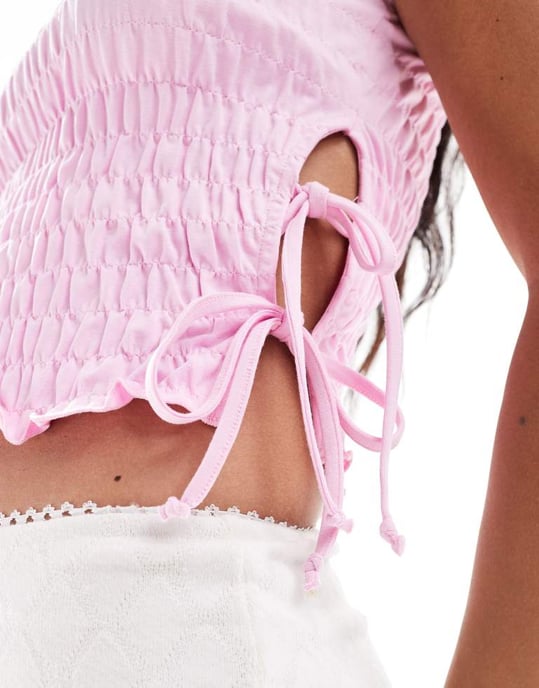 ASOS DESIGN strukturerad kortärmad topp med knyt på sidorna i rosa - Image 3