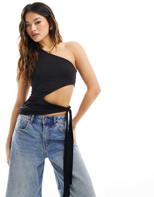 ASOS DESIGN asymmetrisk topp med en axel och knytning i svart - Image 1