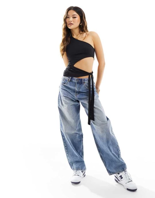 ASOS DESIGN asymmetrisk topp med en axel och knytning i svart - Image 4