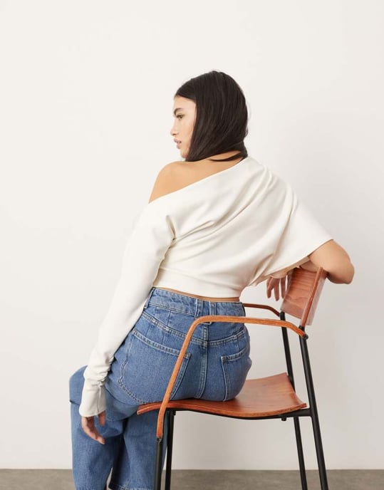 ASOS EDITION avskuren draperad topp i vit - Image 4