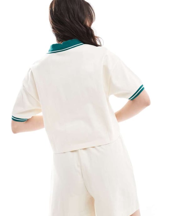 Miss Selfridge kortärmad croppad tennis polo topp i krämfärg - Image 3