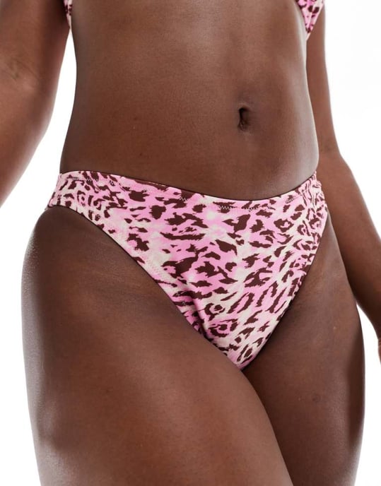 Vero Moda tanga bikiniunderdelar i pastell-lavendel leopardmönster - Image 3