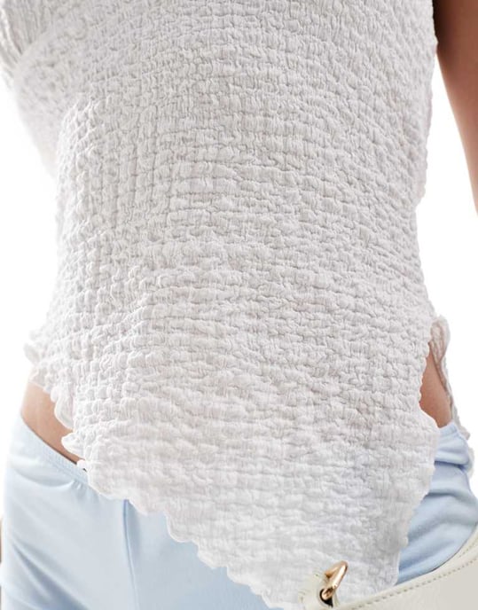 ASOS DESIGN texturerad halterneck-top i elfenben - Image 4