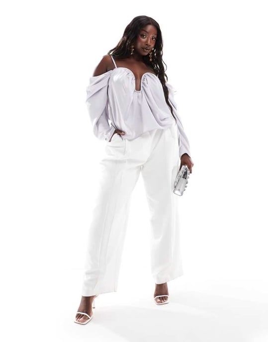 ASOS DESIGN Curve långärmad draperad off-shoulder satingblus i silver - Image 2