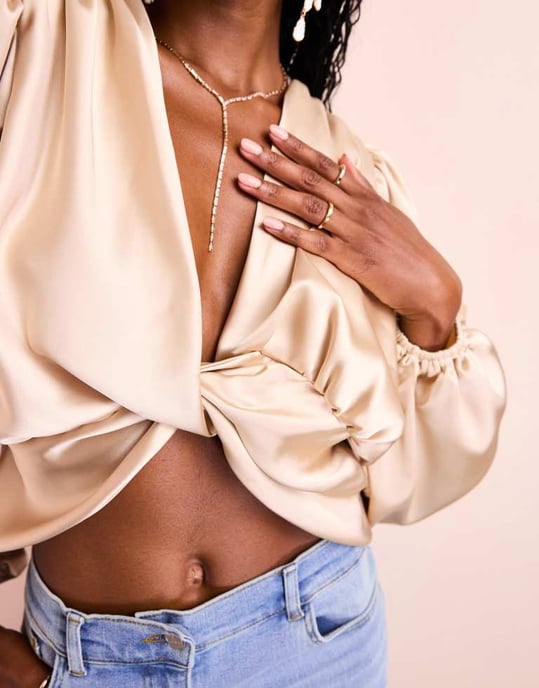 ASOS LUXE satin draperad twist front topp i ostron - Image 4