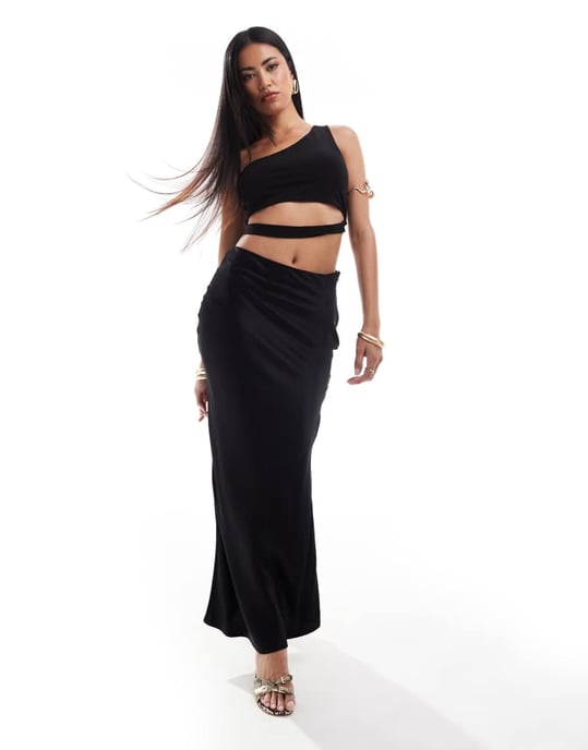 ASOS DESIGN dubbel lager slinky en axel crop top med midjeutskärning i svart - Image 2
