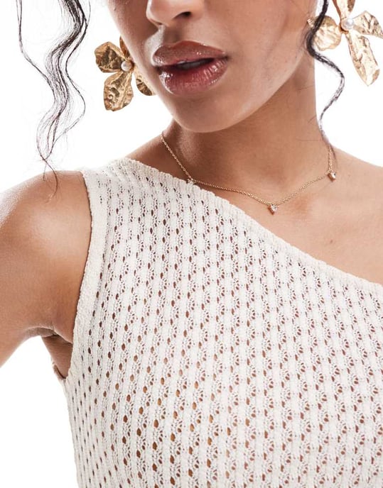 ASOS DESIGN virkade sömmen enaxlad topp i ecru - Image 3
