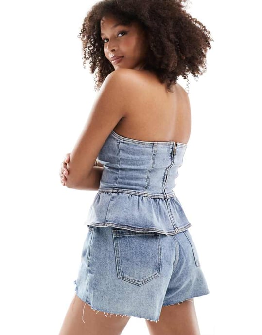 Miss Selfridge denim peplum bandeau topp i blek tvätt - Image 4