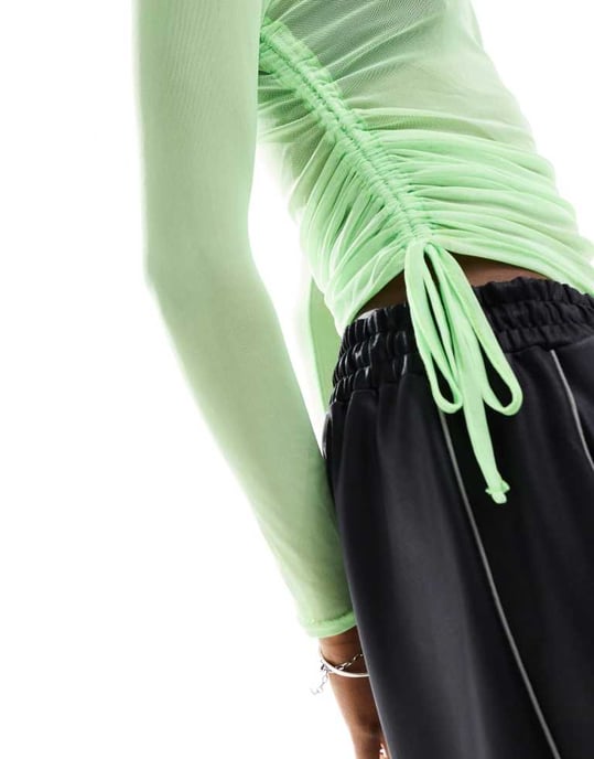 ASOS DESIGN långärmad mesh-topp med rynkade sidor i ljusgrön - Image 2
