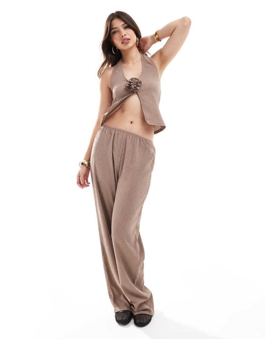 Miss Selfridge korsett med texturerad halterneck-top - Image 2