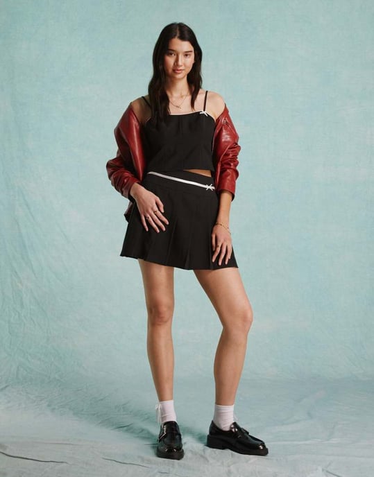 Miss Selfridge figurnära korsettopp med rosett i svart - Image 3