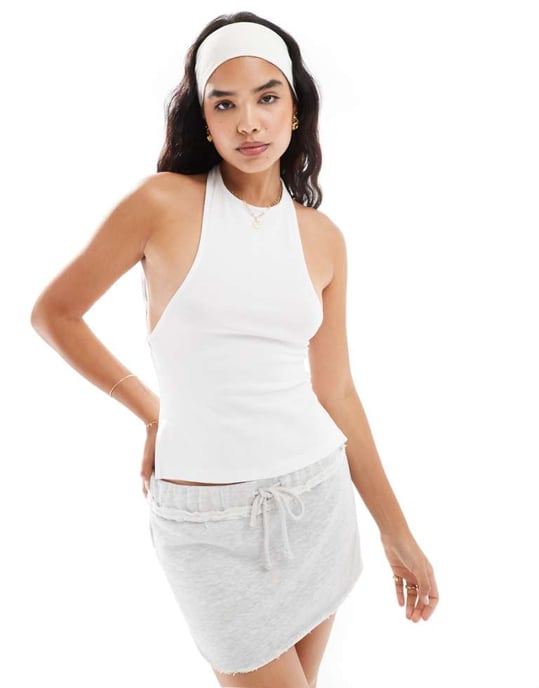 ASOS DESIGN texturerad halterneck topp i elfenben - Image 1