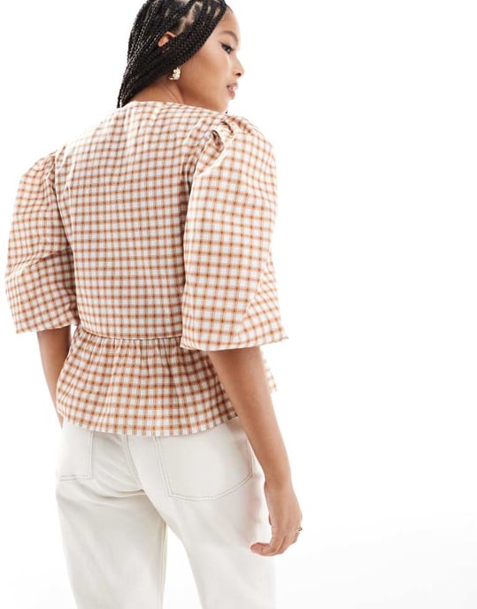 ASOS DESIGN bomullspoplin peplum knytblus i brun rutigt - Image 4