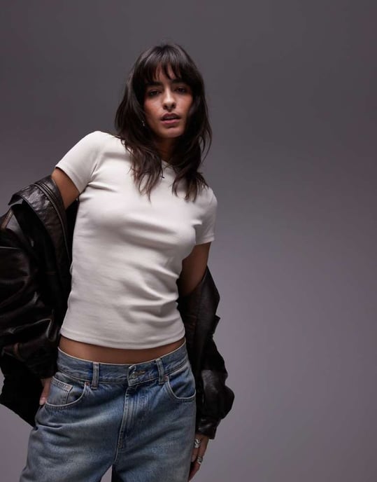 Tommy Jeans badge rib t-shirt in off white - Image 1