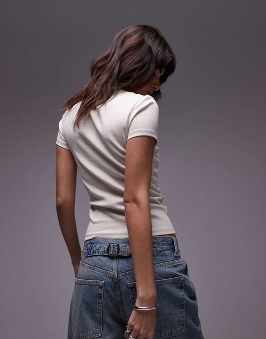 Tommy Jeans badge rib t-shirt in off white - Image 2