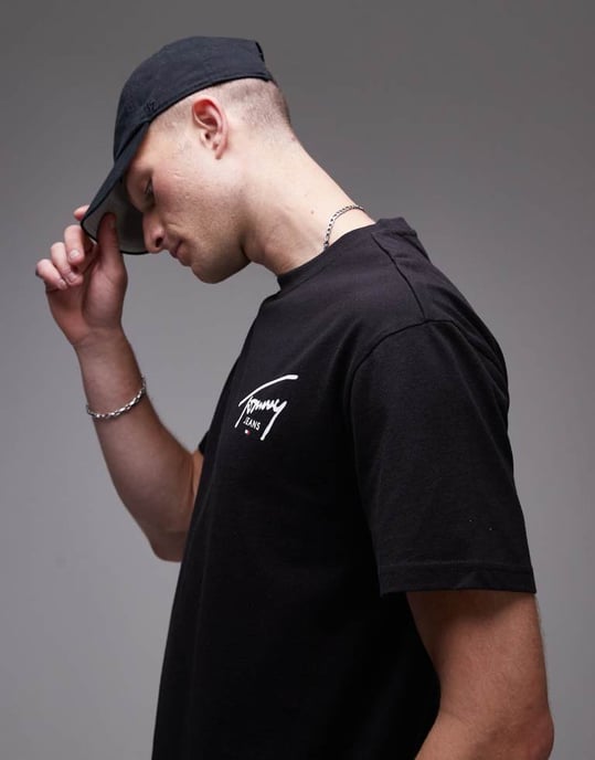 Tommy Jeans Signature logo crew neck t-shirt in black - Image 2
