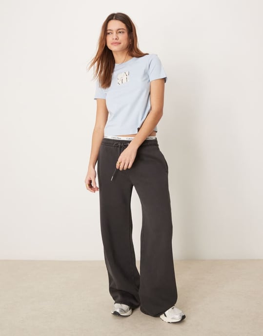 Calvin Klein Jeans box graphic t-shirt in pale blue - Image 4